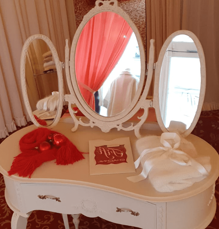 Fifi Chachnil "Le Bon Cocotte" Gift Card